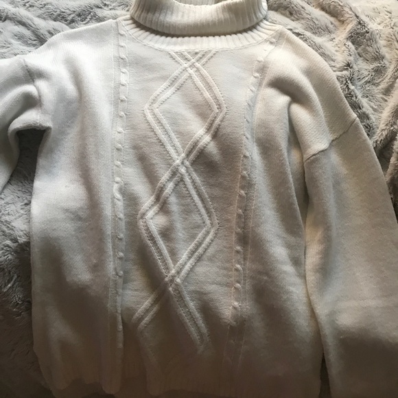 White sweater - Picture 1 of 3